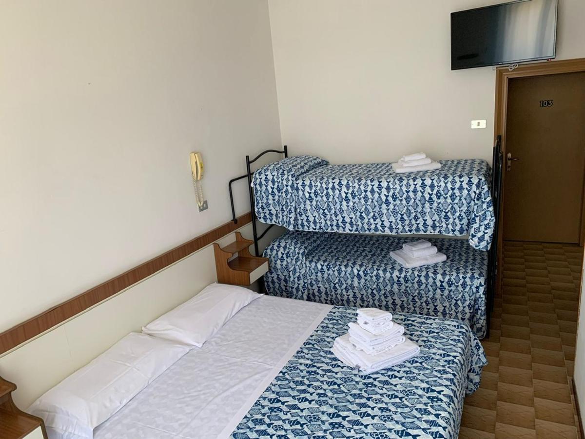 רימיני Hotel Estense מראה חיצוני תמונה