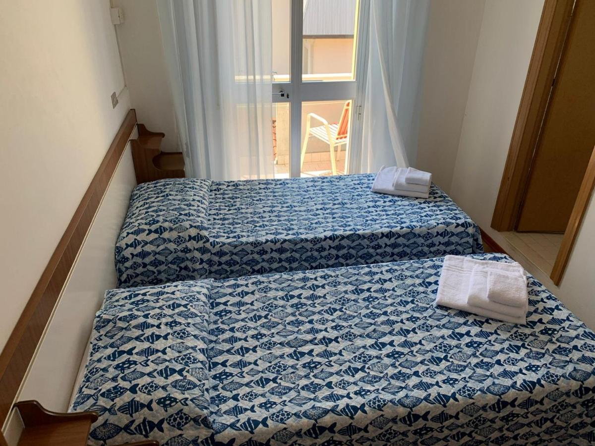 רימיני Hotel Estense מראה חיצוני תמונה