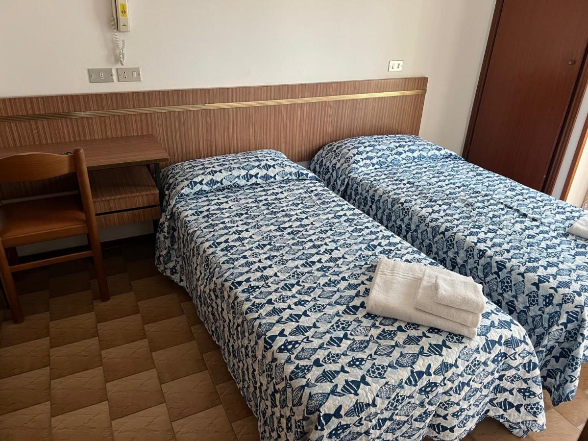 רימיני Hotel Estense מראה חיצוני תמונה