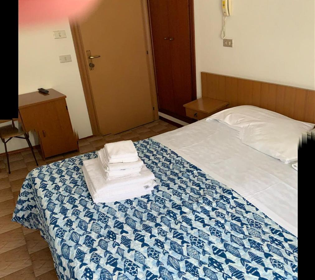 רימיני Hotel Estense מראה חיצוני תמונה