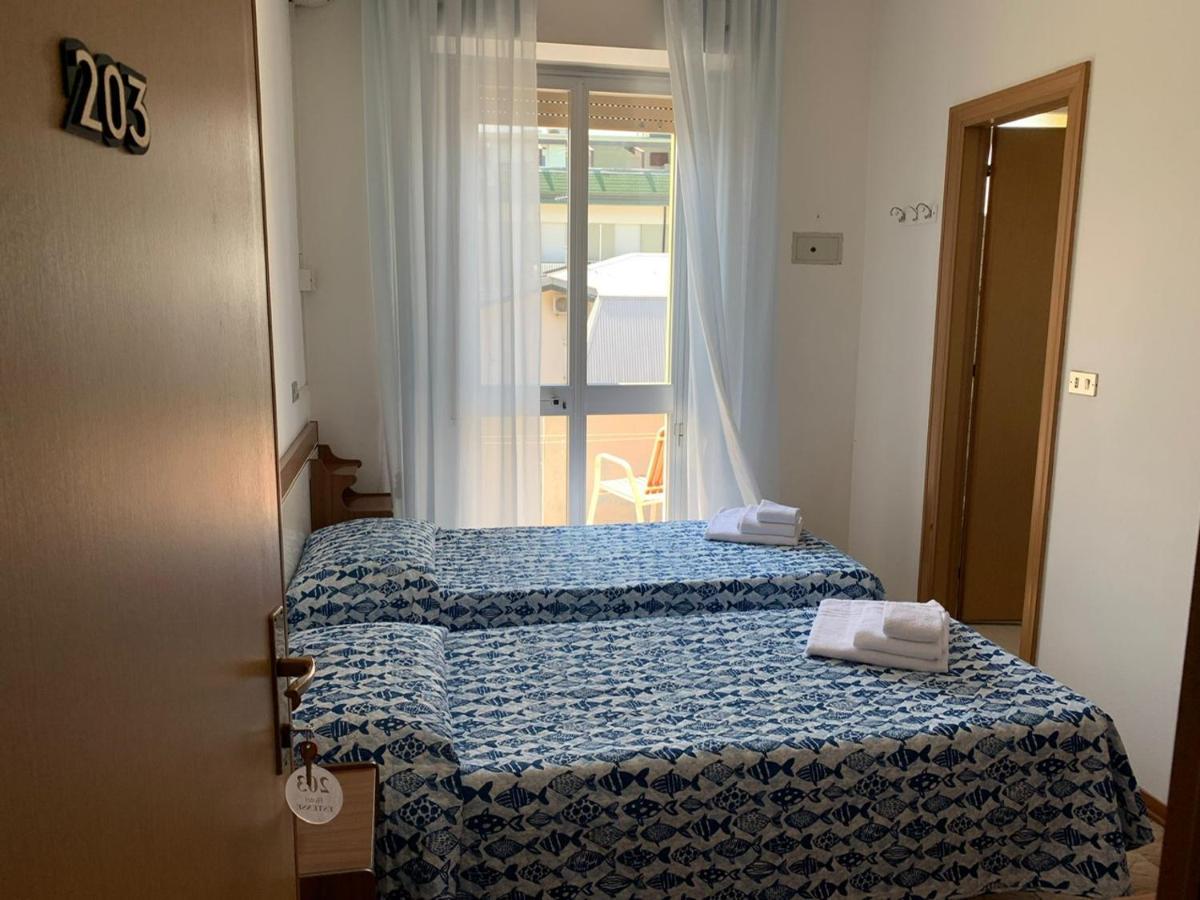 רימיני Hotel Estense מראה חיצוני תמונה