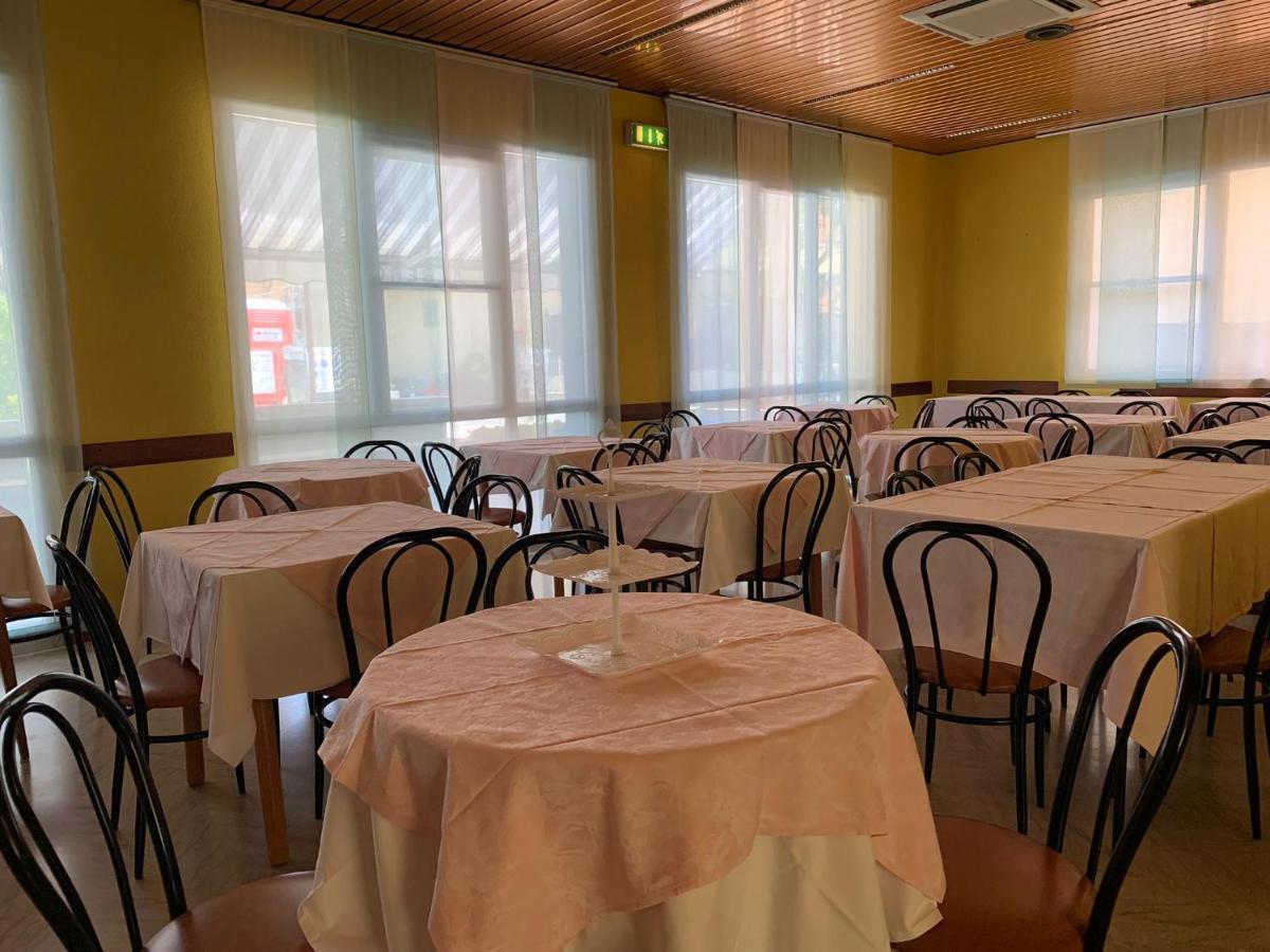 רימיני Hotel Estense מראה חיצוני תמונה