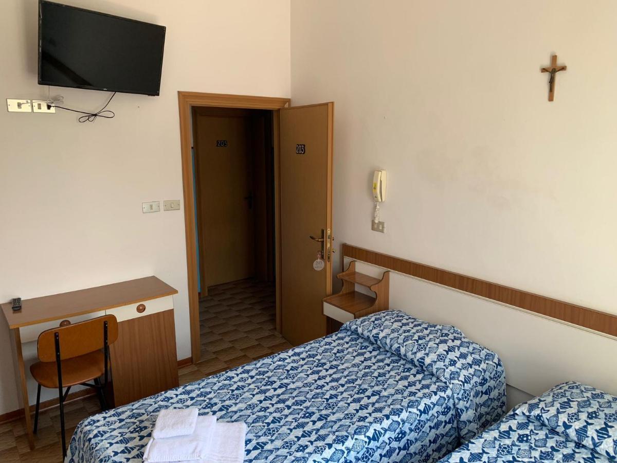 רימיני Hotel Estense מראה חיצוני תמונה