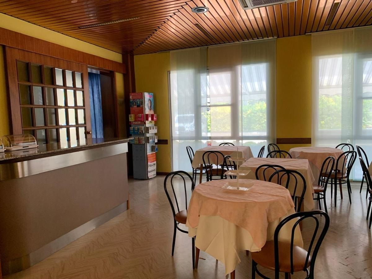 רימיני Hotel Estense מראה חיצוני תמונה
