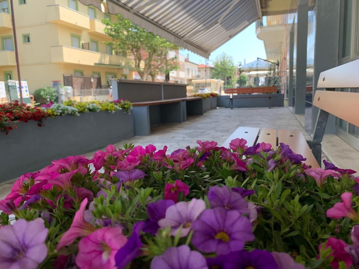 רימיני Hotel Estense מראה חיצוני תמונה